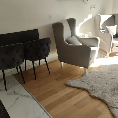 Talija Balkan Square 즐라티보