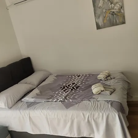 Balkan Square Lux Talija