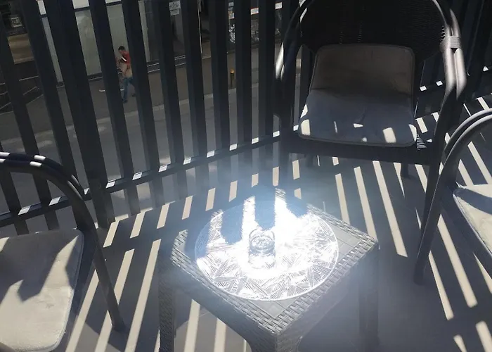 Talija Balkan Square